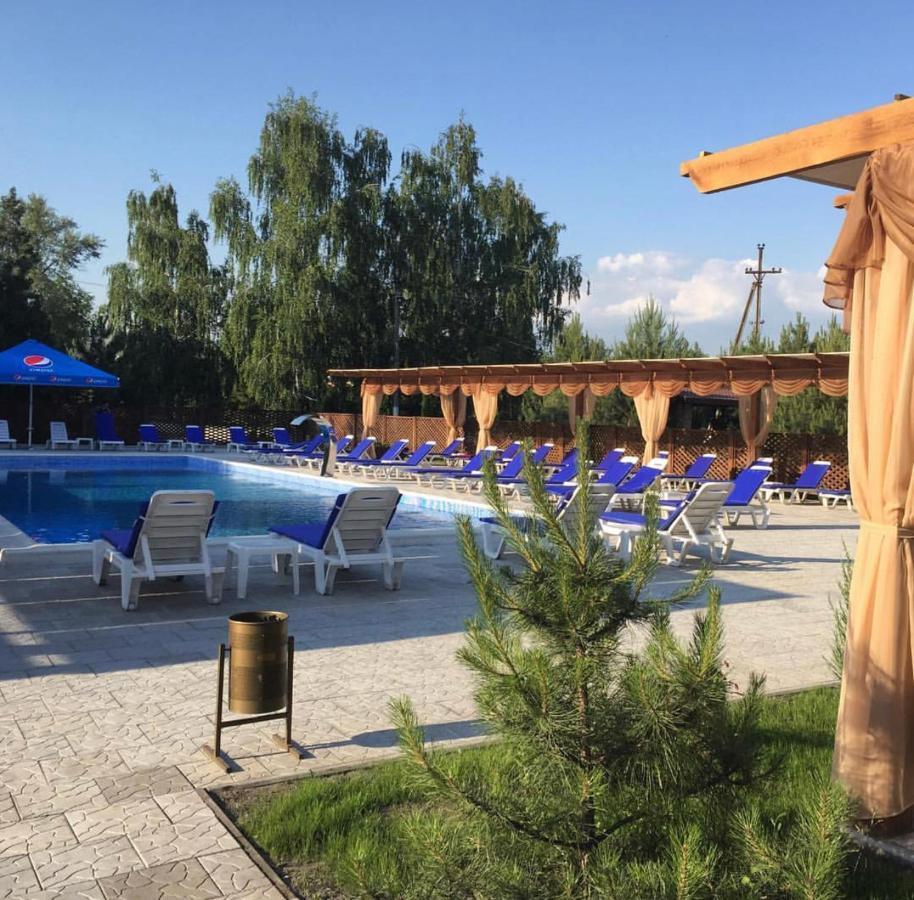 نوفوموسكوفسك Relax Hotel - Restaurant Complex المظهر الخارجي الصورة